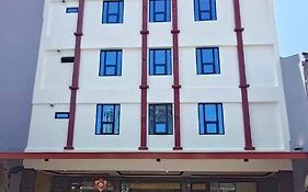 Capital O 90897 Island City Hotel